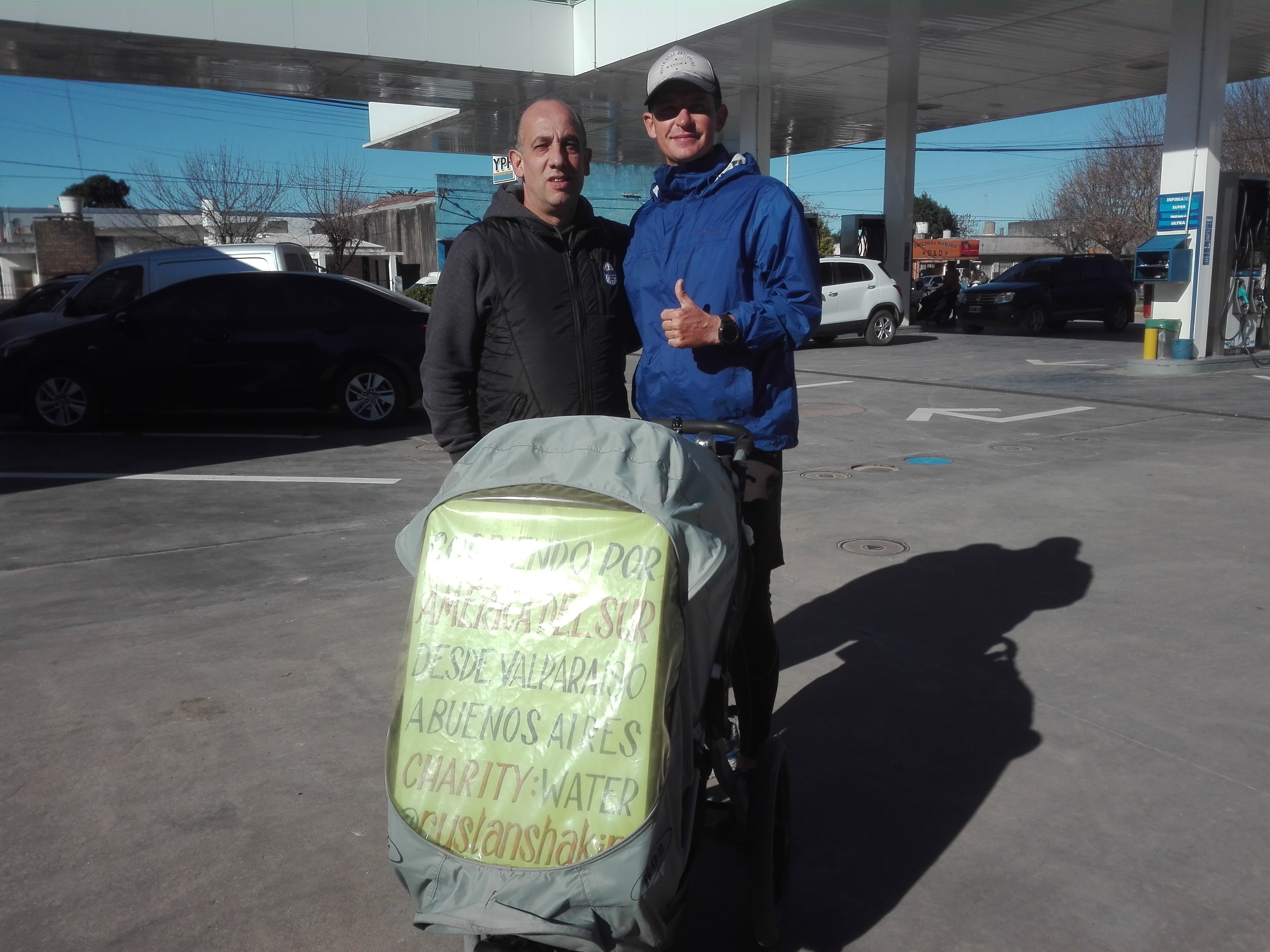 Ruslan trota por el hemisferio sur con el objetivo de poder llevar agua a una comunidad de Africa