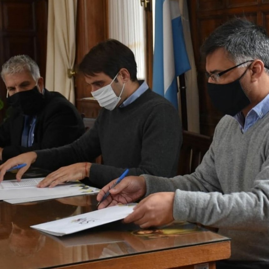 Firma de convenio entre municipios vecinos   