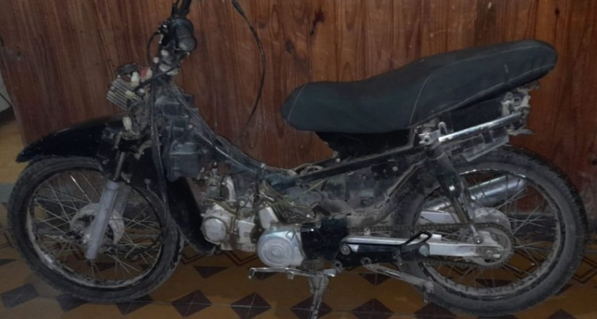 Se llevo una moto y salió a dar vueltas por la ciudad