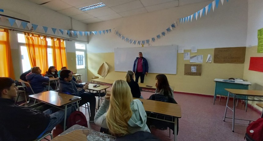 Miguel Villalba... el periodista...el asistente sanitario que ayuda a los vecinos a tener calidad de vida