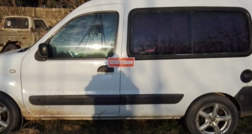 Tenía prohibición para circular, fueron detenidos en un control de tránsito 