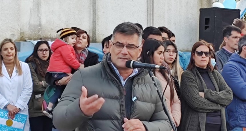 Se realizó el acto y jura de la bandera