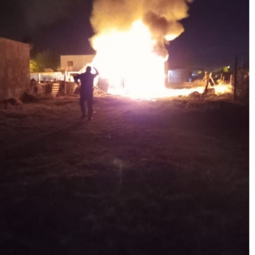 Villa General Savio: Un voraz incendió provocó perdidas totales