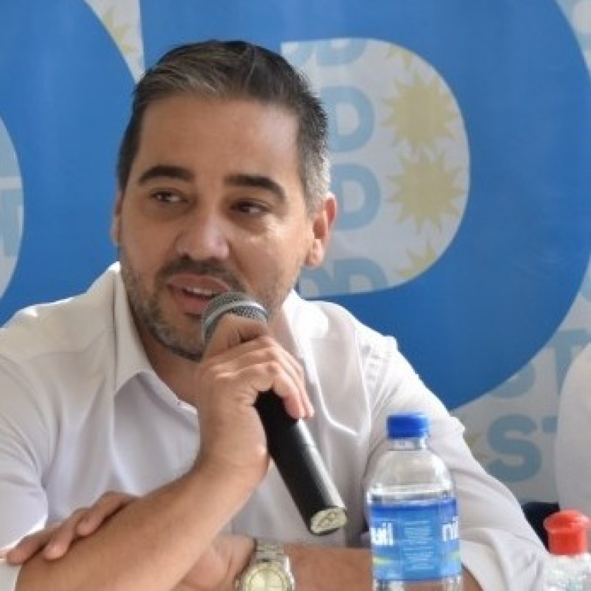 “El manejo lo tiene que tener la política de los planes sociales, los intendentes”