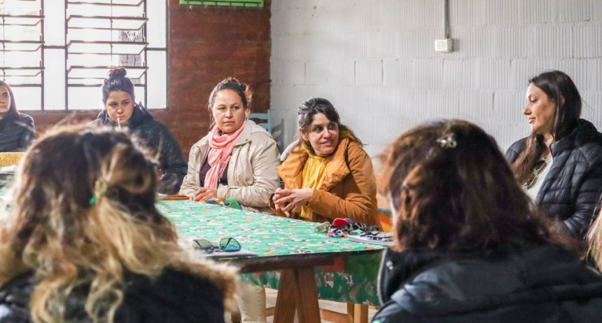 Cecilia Giammaría sigue recorriendo las localidades: visitó Villa General Savio y afirmó que proyecta un importante plan de obras públicas