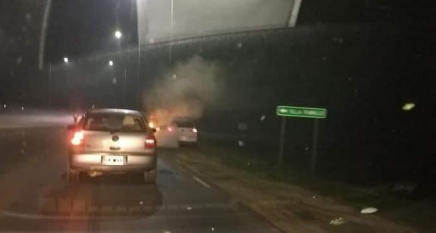 Accidente vehicular en el camino provincial ingeniero Salazar: Bomberos Voluntarios y personal médico rápidamente respondieron al llamado en condiciones de baja visibilidad