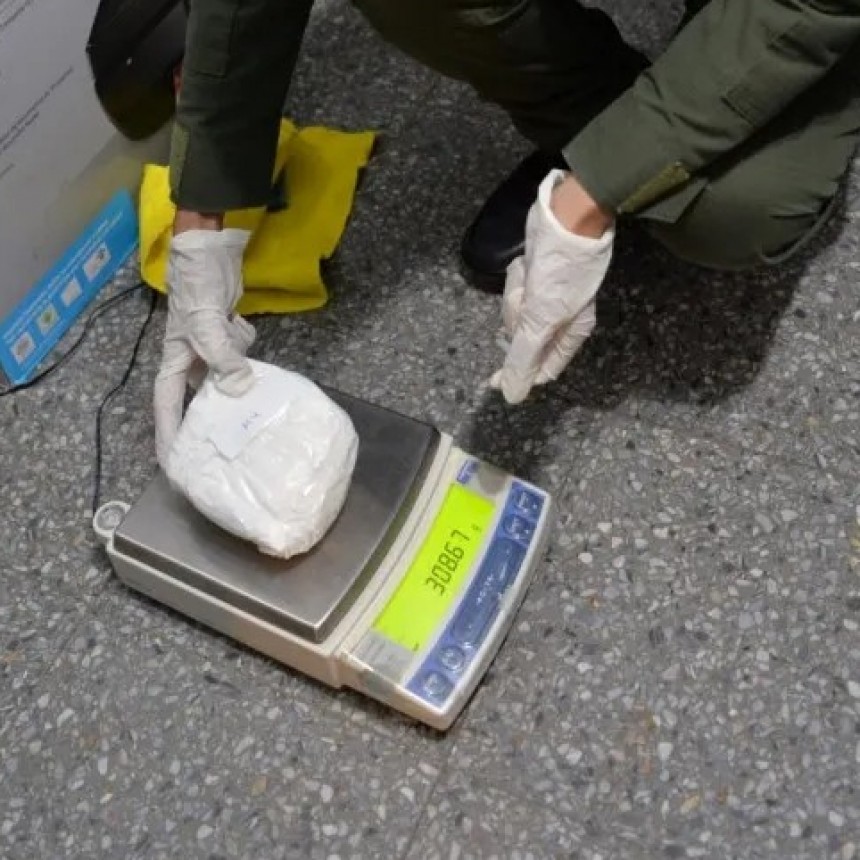 Operativo policial desmanteló una red de narcotráfico y decomisó una millonaria suma de dinero  