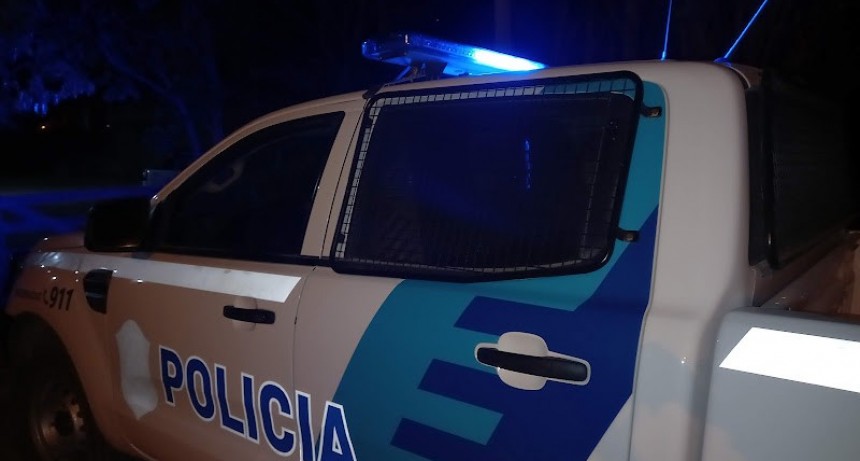 Robo a mano armada en el barrio municipal de Villa Ramallo: encapuchados redujeron a una familia