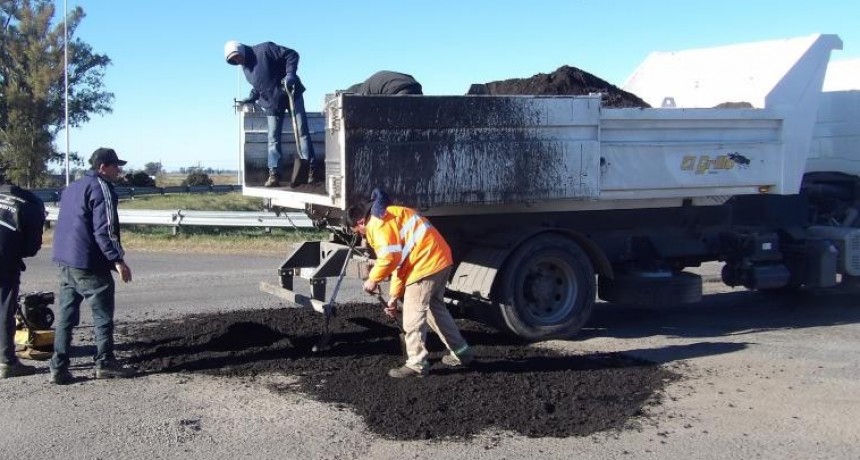 Reparan el camino de acceso a Ramallo en la intersección de las rutas 9 y 51