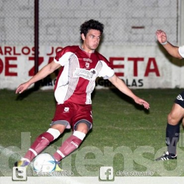 Defensores sufrió más de la cuenta para derrotar a “Doce”, pero sigue cabeza a cabeza con Rojo