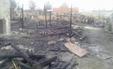 Villa General Savio: Un Incendio arrasó con una vivienda