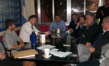 Buscan garantizar que la mano de obra del puerto sea local