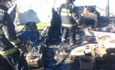 El Intendente Poletti fue a barrio Sur tras el incendio