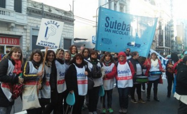 SUTEBA Ramallo dijo presente frente a la Casa de la Provincia