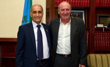 Santalla viajó a La Plata a llevarle la renuncia a Elustondo