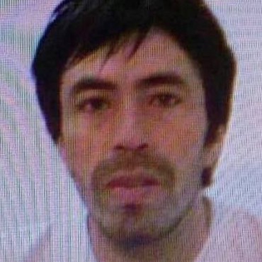 Chocó con su moto contra una columna y murió