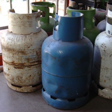 Salen a vender la garrafa social a 100 pesos por los barrios