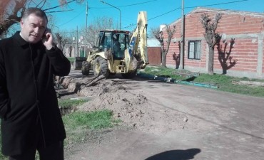 Avanza la obra de cordón cuneta en barrio Fonavi