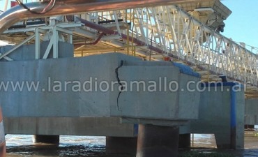 Una grieta dejó la colisión del buque sobre el muelle de Bunge  