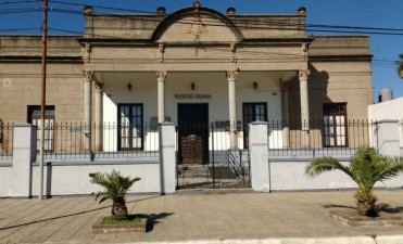 Ingresan a la Sociedad Italiana y provocan daños