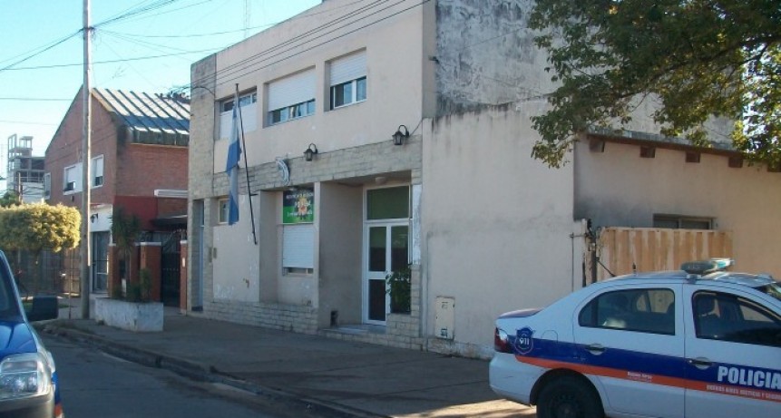 Se llevan prendas en un comercio de Villa Ramallo