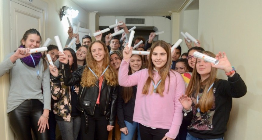 Distinguidos👍👏