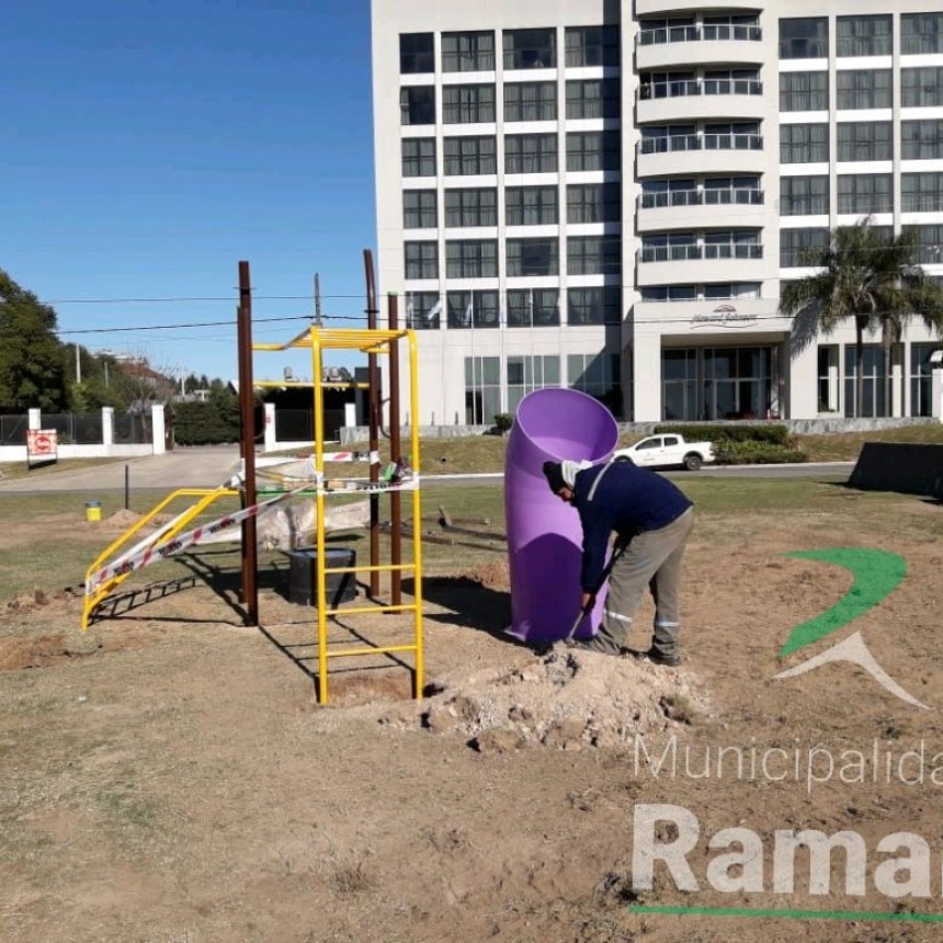Juegos en la plaza del Estibador y en Pérez Millán.