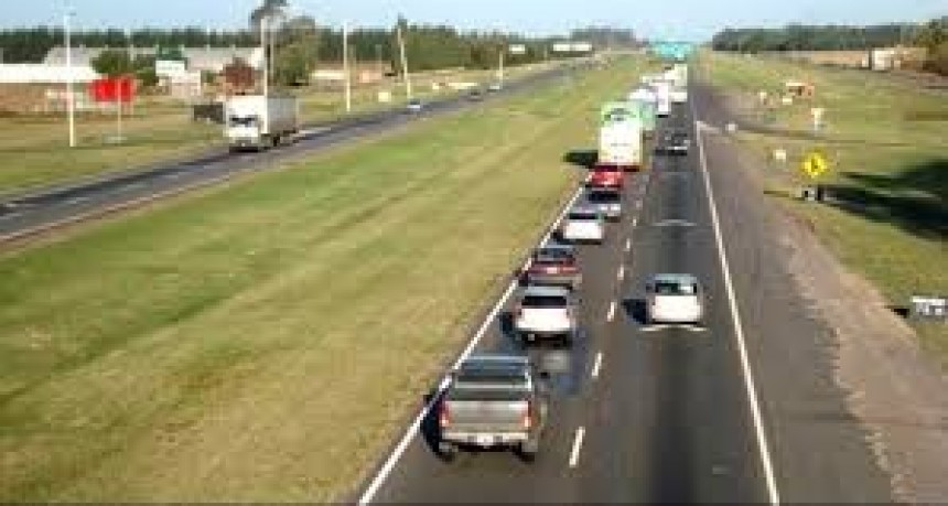 Le arrojaron adoquines y lo asaltaron en la ruta 9