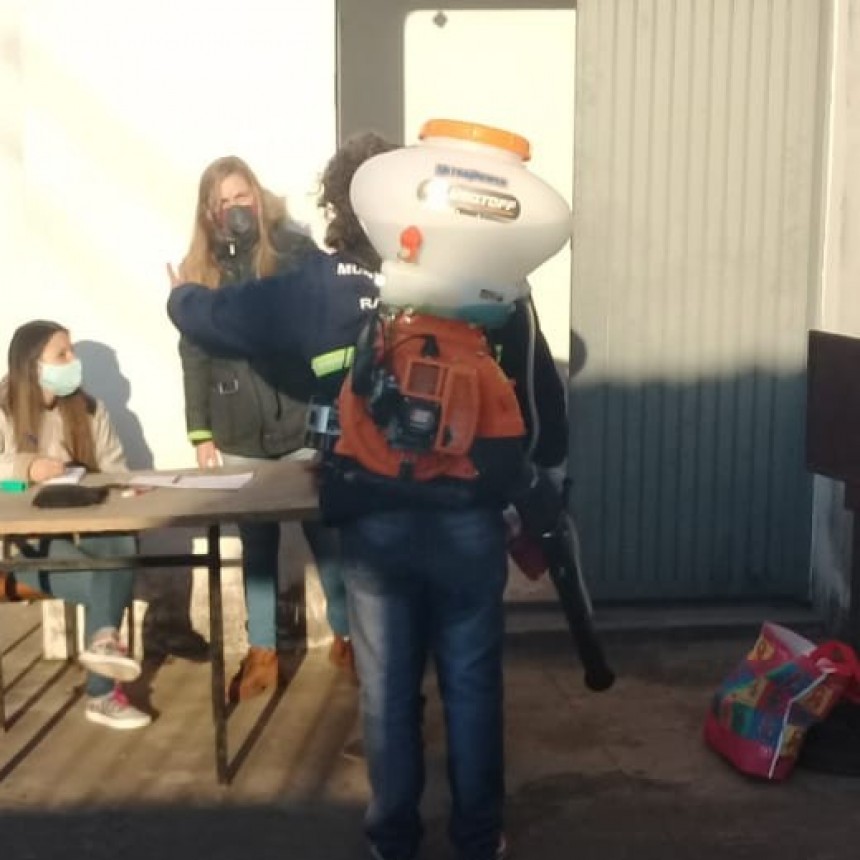 La Municipalidad realizó la desinfección de los espacios donde se lleva adelante la campaña de vacunación antirrábica 