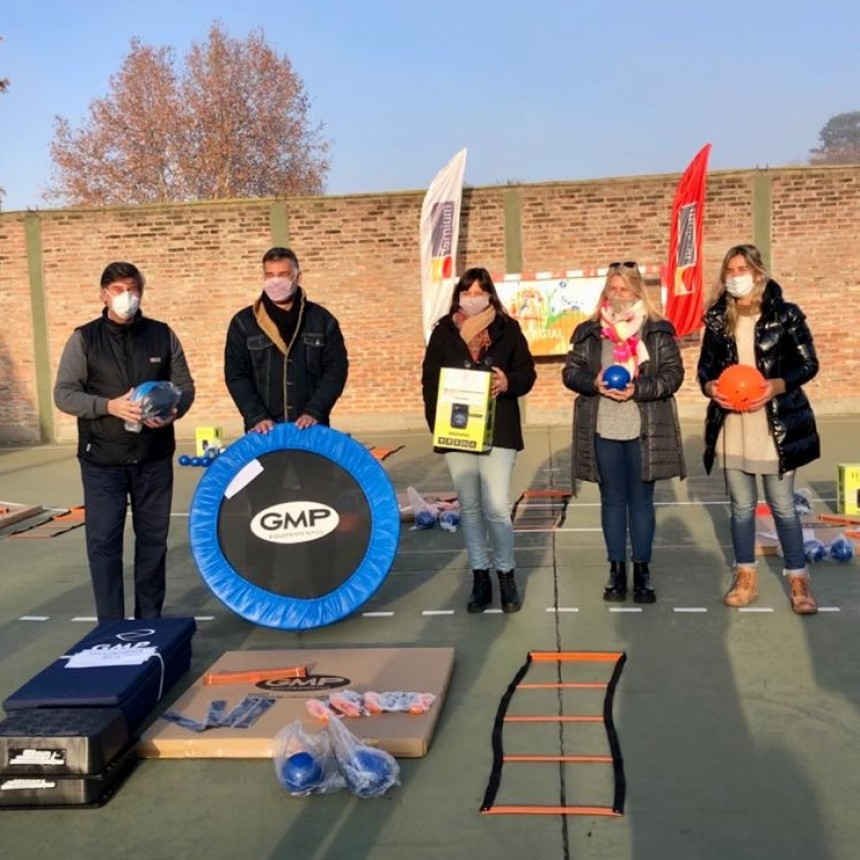 Torneo Intercolegiales: Ternium entregó material deportivo a las escuelas secundarias