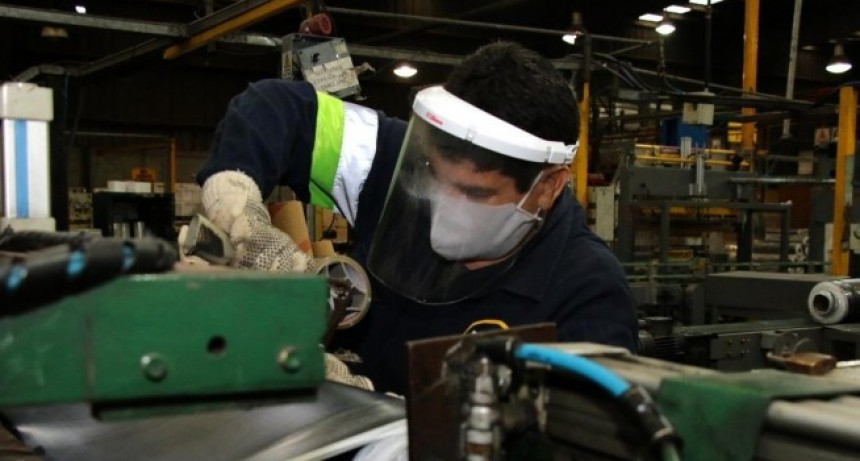 Charla sobre financiamiento con funcionarios del FOGABA 