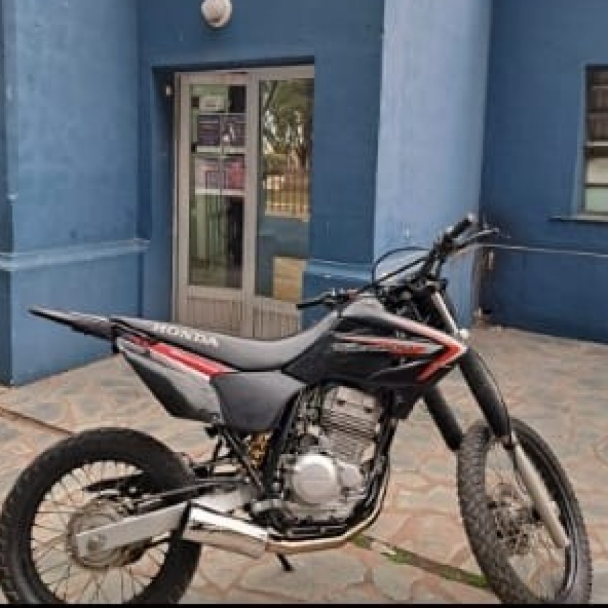 Interceptan motocicleta robada durante operativo policial en Pérez Millán