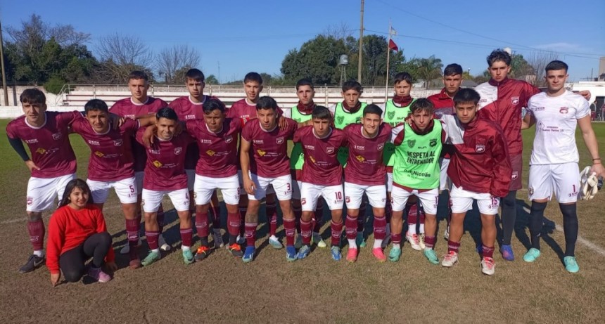 Defensores goleó y se metió en la Ligullla, a Matienzo se le escapó en el final