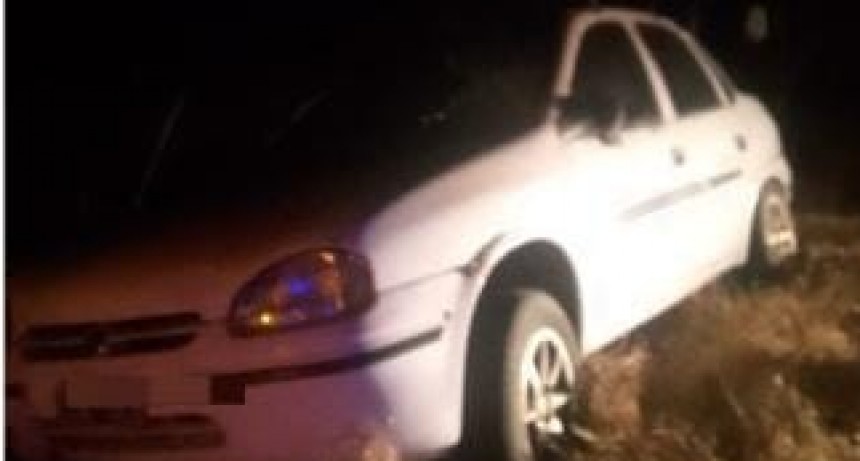  Una joven se arrojó de un automóvil y, mientras la asistían, otro vehículo causó un accidente fatal con varios heridos