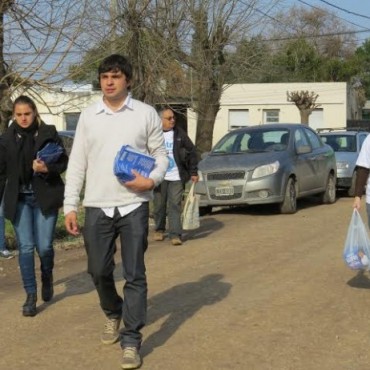 Lutri visitó a los vecinos con la compañía de referentes políticos provinciales y nacionales 