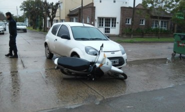 Accidente entre moto y auto