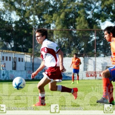 Defensores entregó un fútbol de alto vuelo, pero sufrió en el final