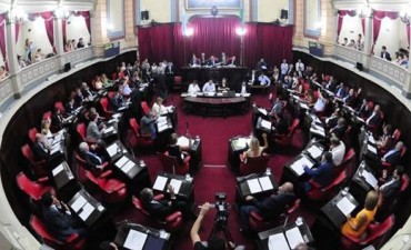 Se aprobó la ley que pone fin a las reelecciones indefinidas en la Provincia