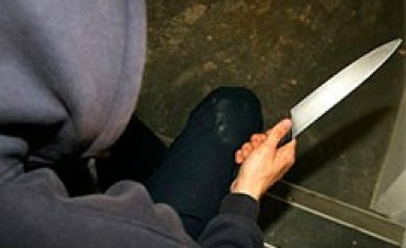 Villa Ramallo: Le roban el celular y dinero con un cuchillo