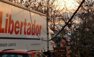 Un camión cortó cables de electricidad  en Villa Ramallo