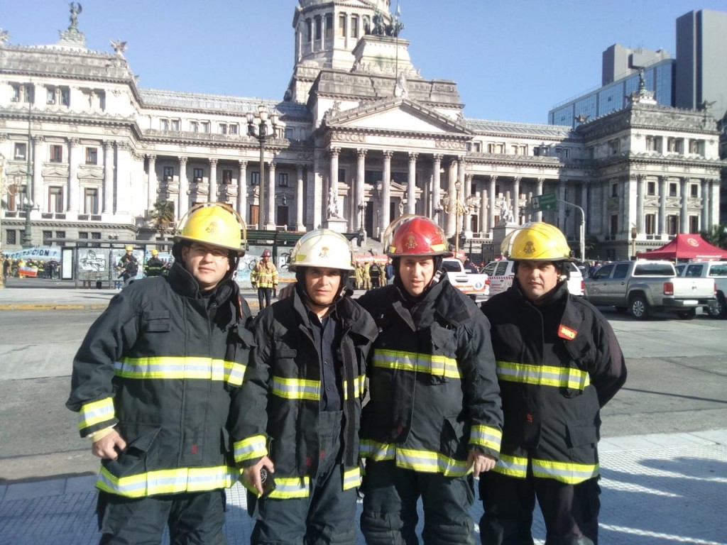 Bomberos Voluntarios estuvieron presente en el Congreso