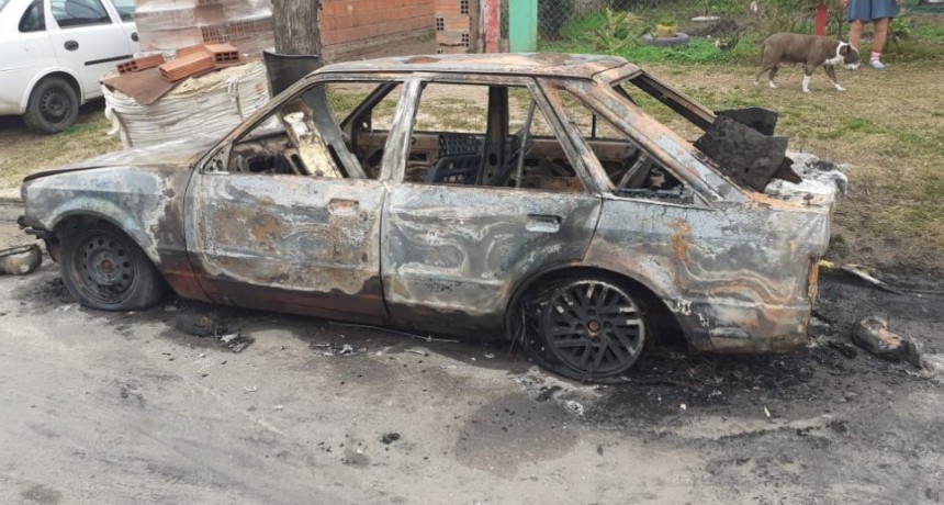 Incendio de un vehículo en Ramallo