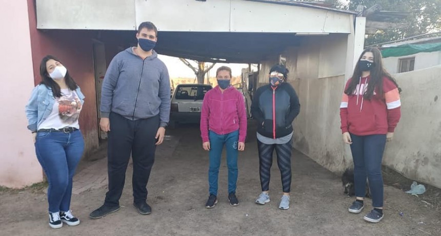 El Centro de Estudiantes de la Escuela Secundaria 1 entregó los juguetes donados en los merenderos