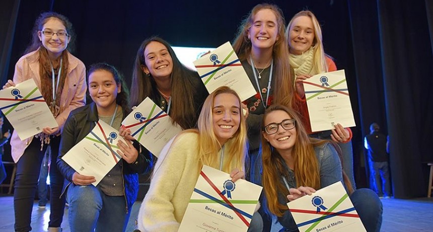 Ternium informa los ganadores de las Becas al Mérito