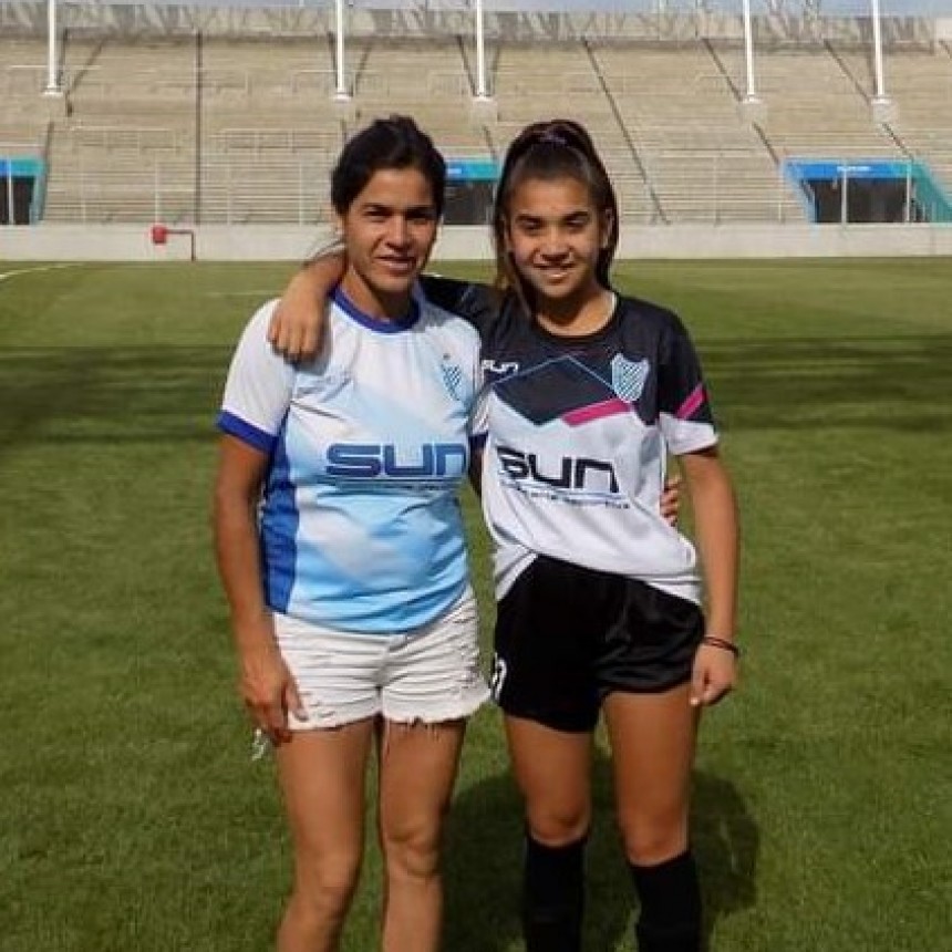 Lucrecia Luna y su hija Nataly Demetrio  fueron convocadas a la preselección nicoleña de fútbol  