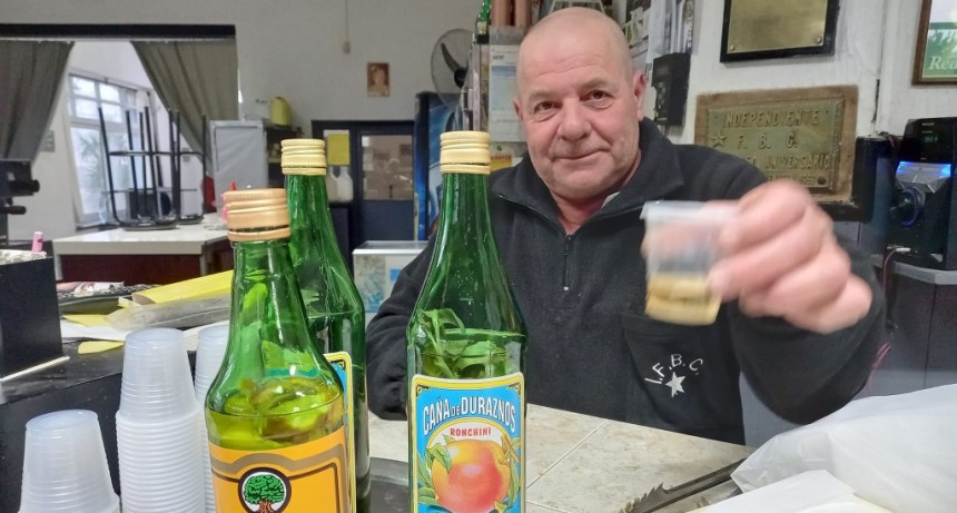 Un clásico: la caña con ruda en el club Independiente