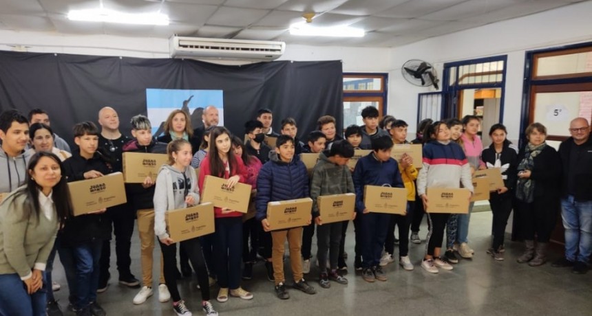 Entregaron netbooks en la secundaria 4