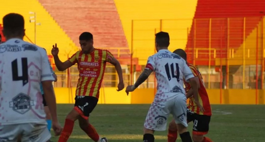 Defensores fue goleado en Corrientes