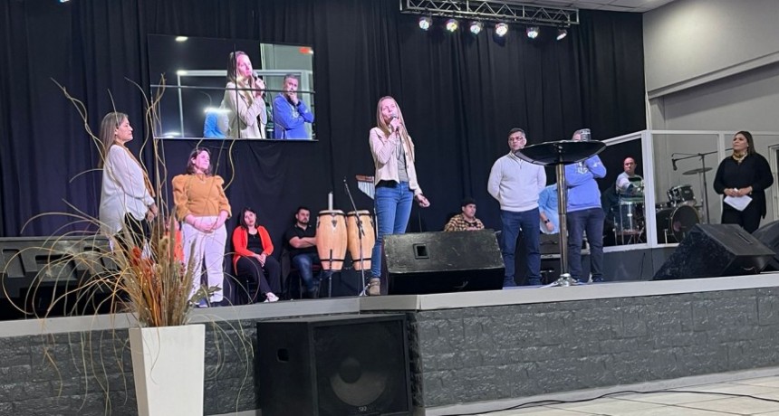 Precandidatos a Intendente se reunieron en la Iglesia del Pastor Mario Rosales en Ramallo