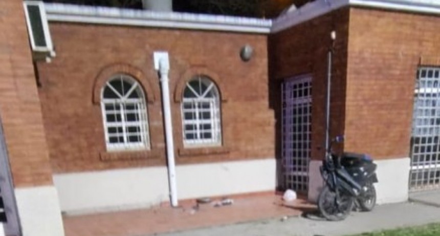 Accidente de motocicleta en intersección de calles San Martín y Bonfiglio deja dos personas heridas